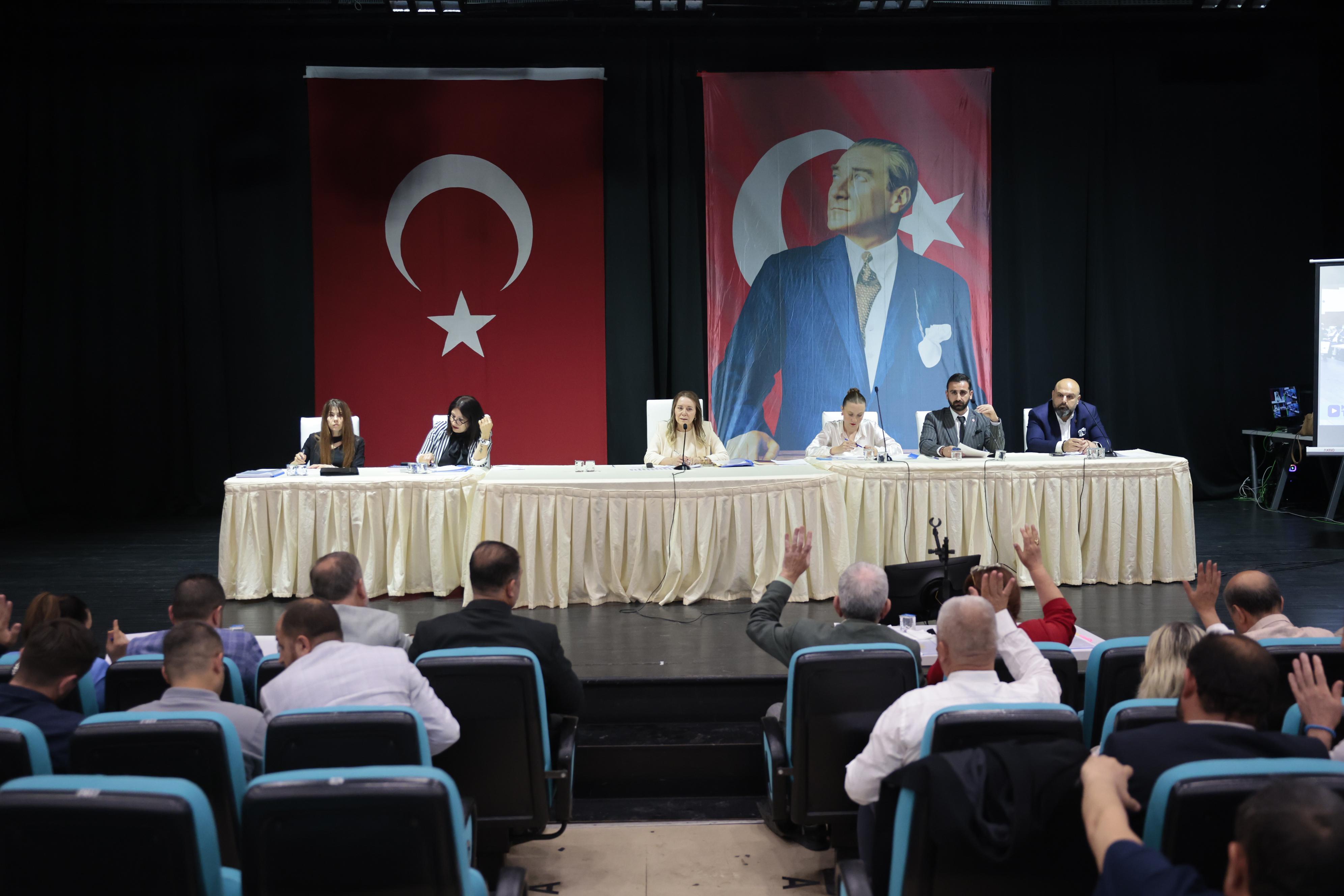 Konak Meclisi’nde Başkan Tugay’a destek açıklaması